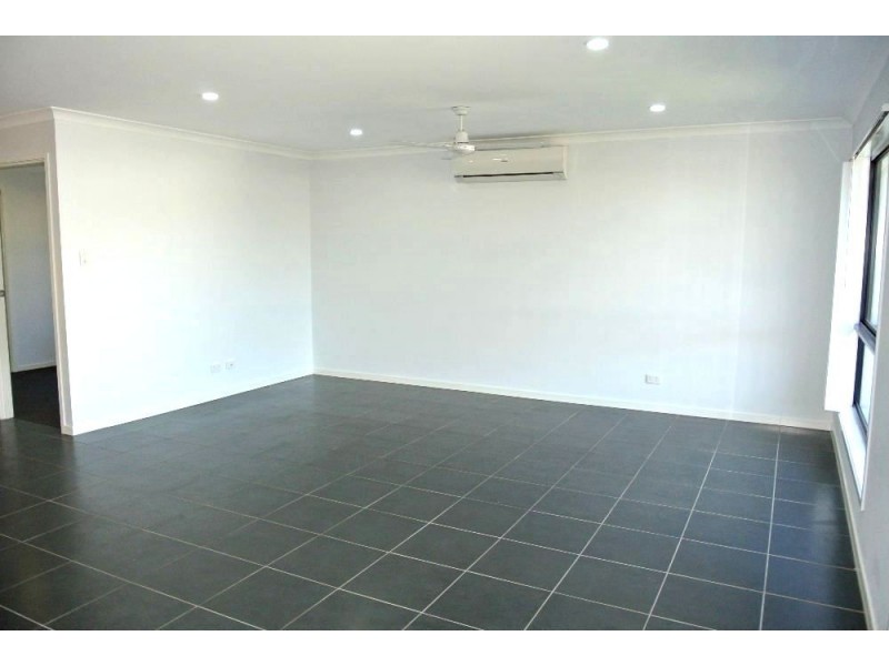 27 Ravensbourne Circuit, Waterford QLD 4133