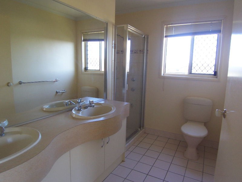 47 Kauri Street, Carindale QLD 4152