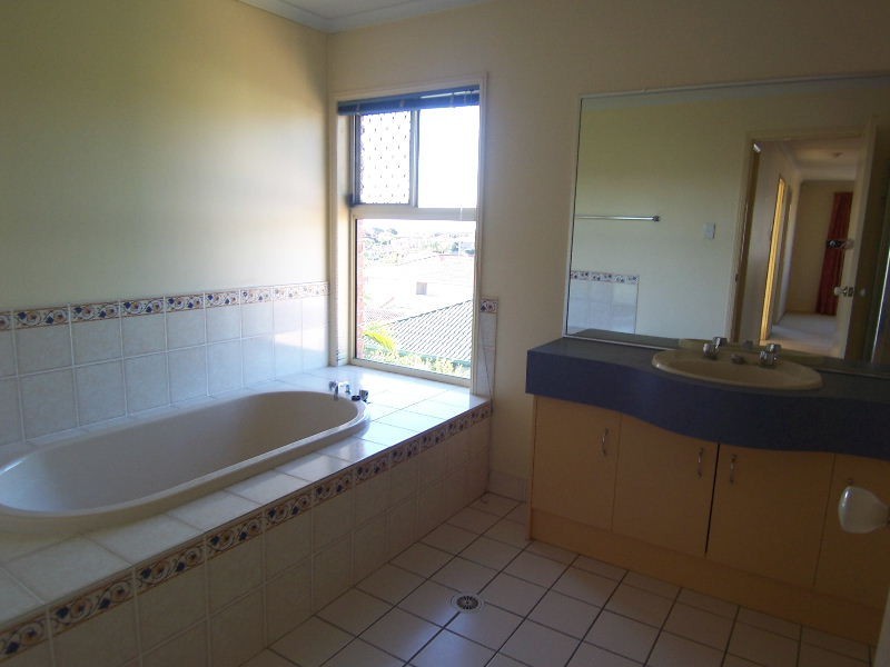 47 Kauri Street, Carindale QLD 4152