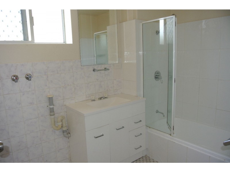 1/23 Holland Street, Greenslopes QLD 4120