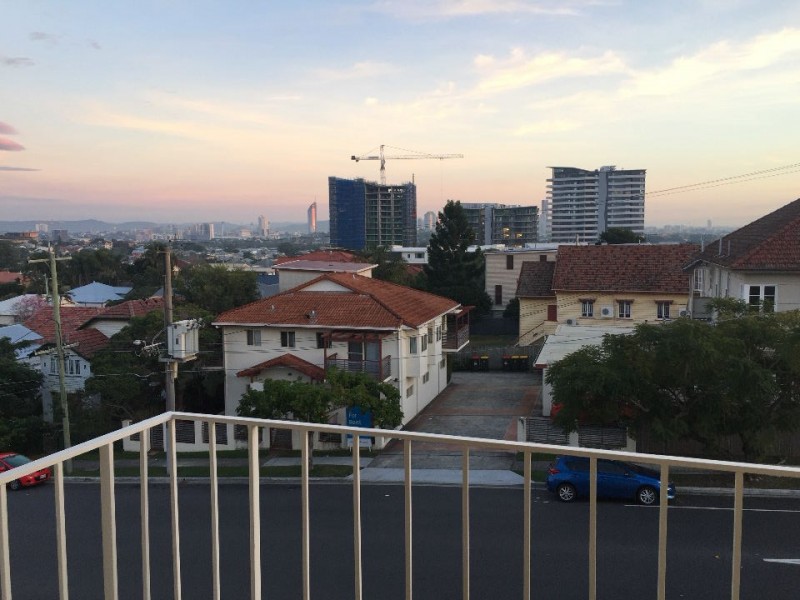 10/223 Cavendish Road, Coorparoo QLD 4151