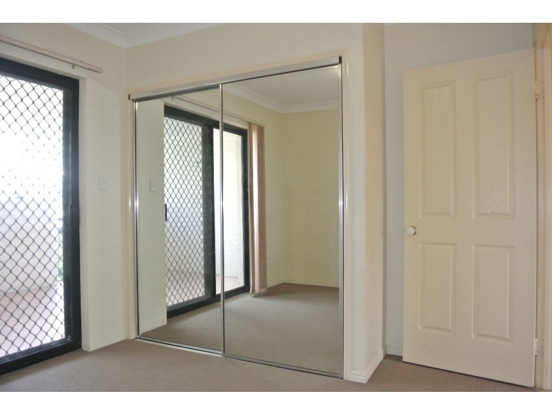 4/41 Robinson Street, Coorparoo QLD 4151