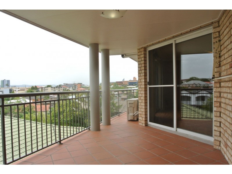 8/16 Nicklin Street, Coorparoo QLD 4151
