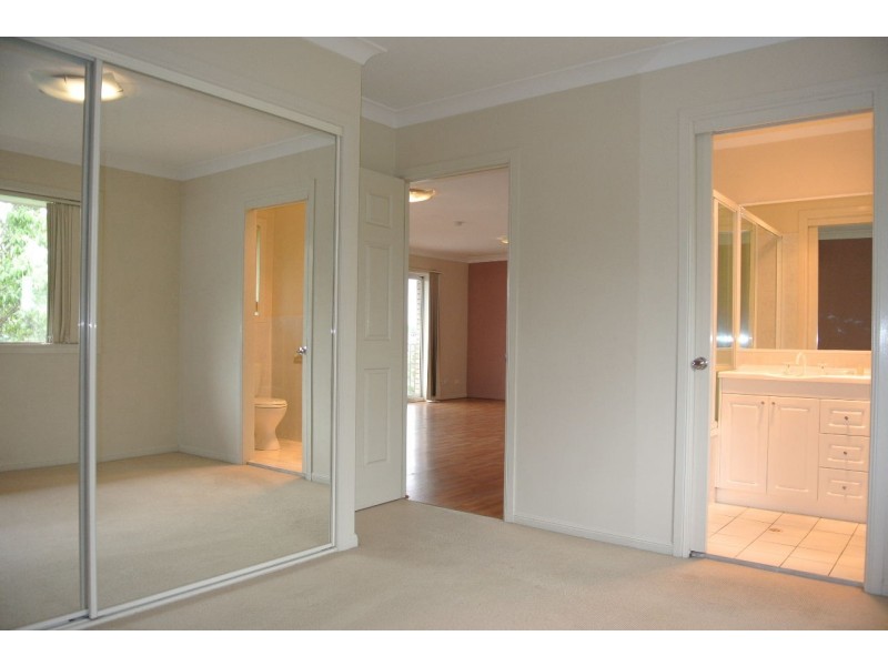 8/16 Nicklin Street, Coorparoo QLD 4151