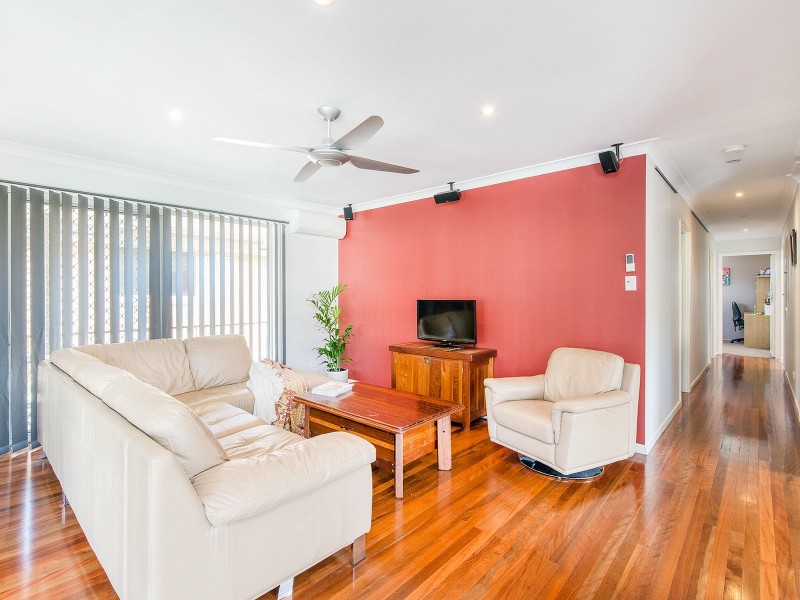 10 Leeton Street, Carina QLD 4152