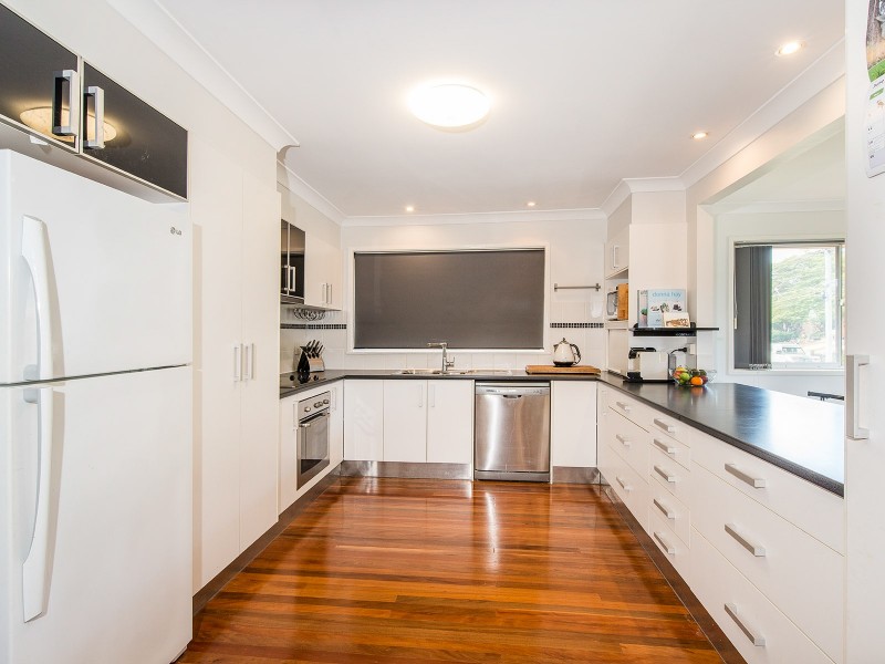 10 Leeton Street, Carina QLD 4152