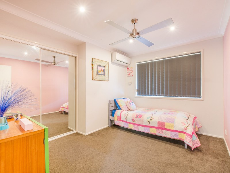 10 Leeton Street, Carina QLD 4152