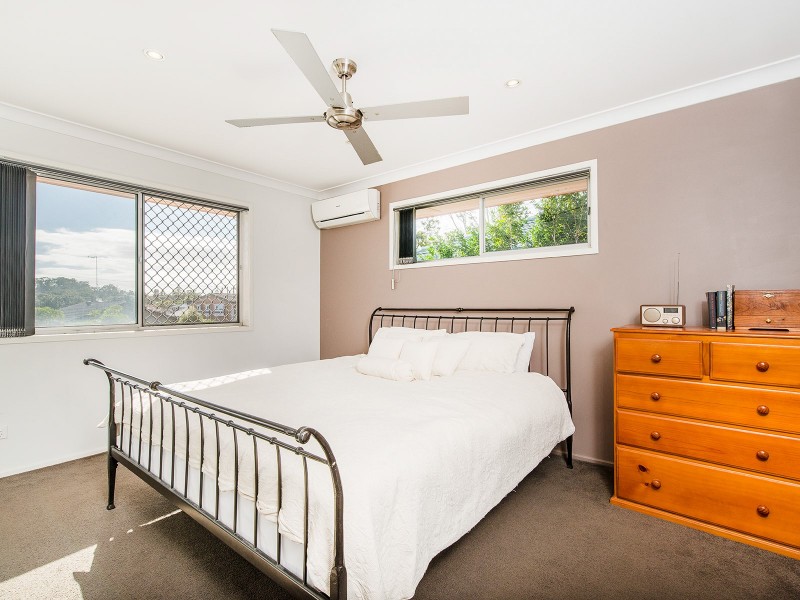 10 Leeton Street, Carina QLD 4152