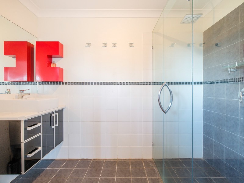 10 Leeton Street, Carina QLD 4152