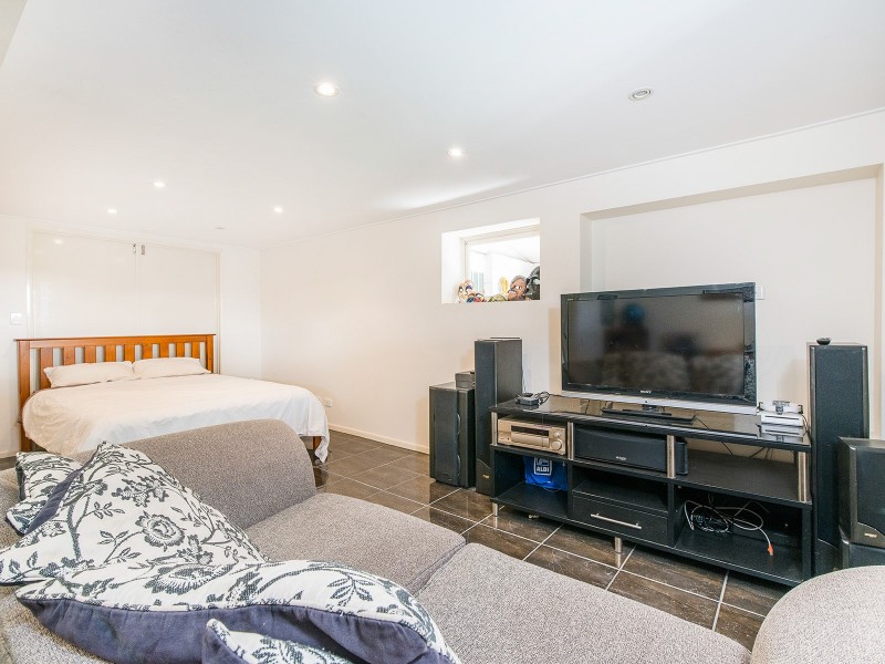 10 Leeton Street, Carina QLD 4152