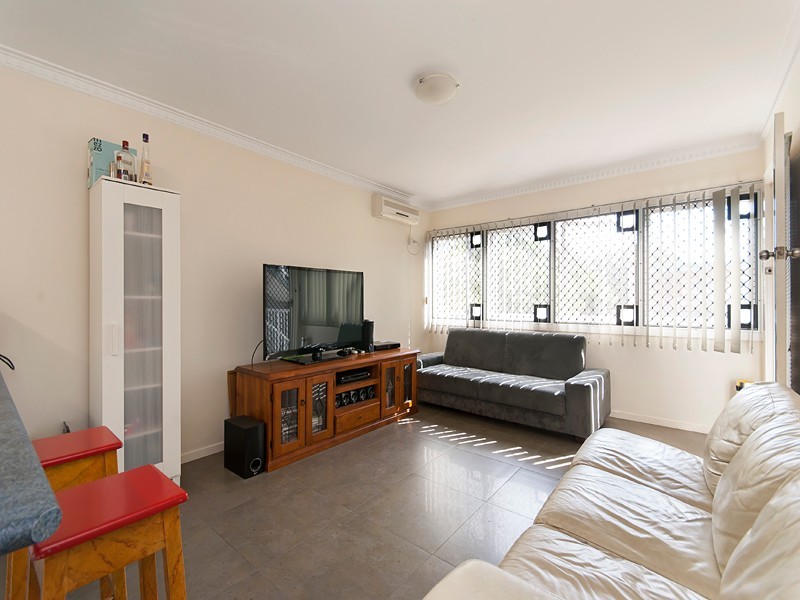 2/845 Logan Road, Holland Park West QLD 4121