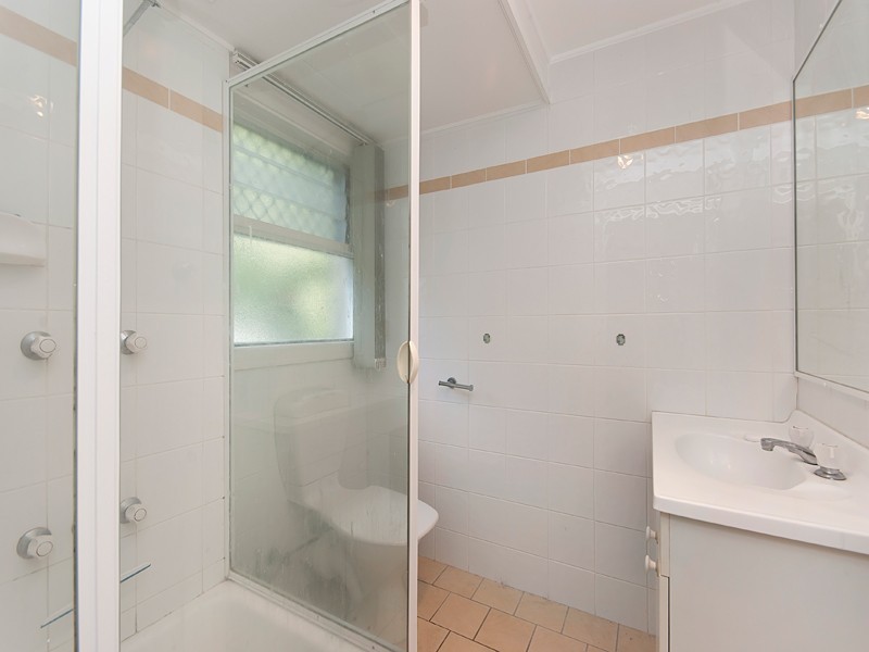 2/845 Logan Road, Holland Park West QLD 4121