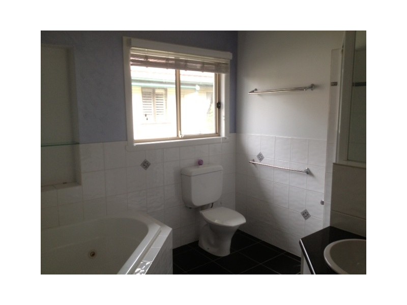 24 Sterculia Avenue, Holland Park West QLD 4121
