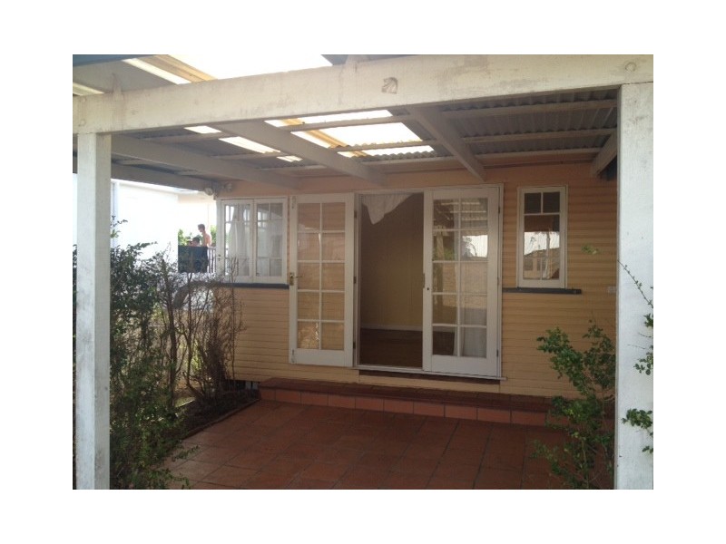 25 The Promenade, Camp Hill QLD 4152