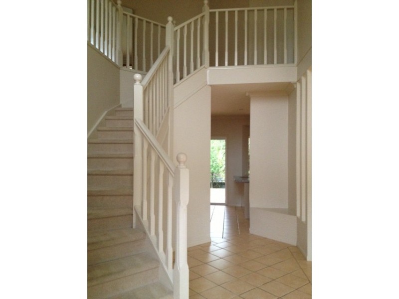 32 Amersham Crescent, Carindale QLD 4152