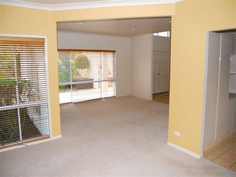 32 Amersham Crescent, Carindale QLD 4152