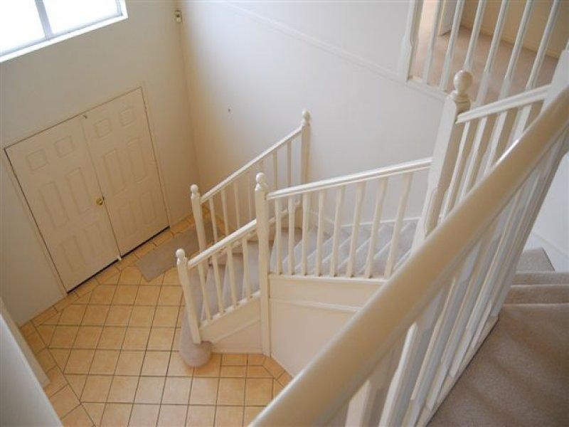 32 Amersham Crescent, Carindale QLD 4152