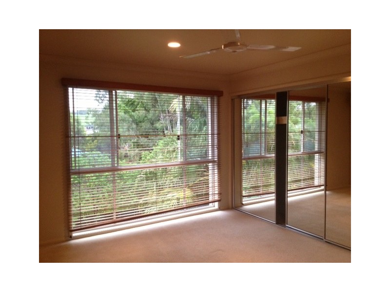 32 Amersham Crescent, Carindale QLD 4152