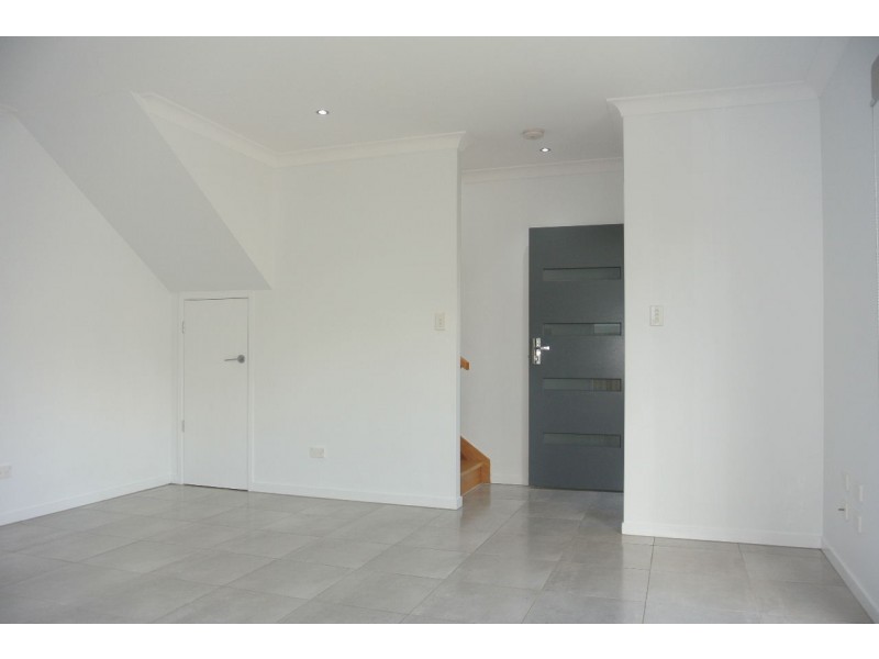 1/19 Waratah Avenue, Carina QLD 4152