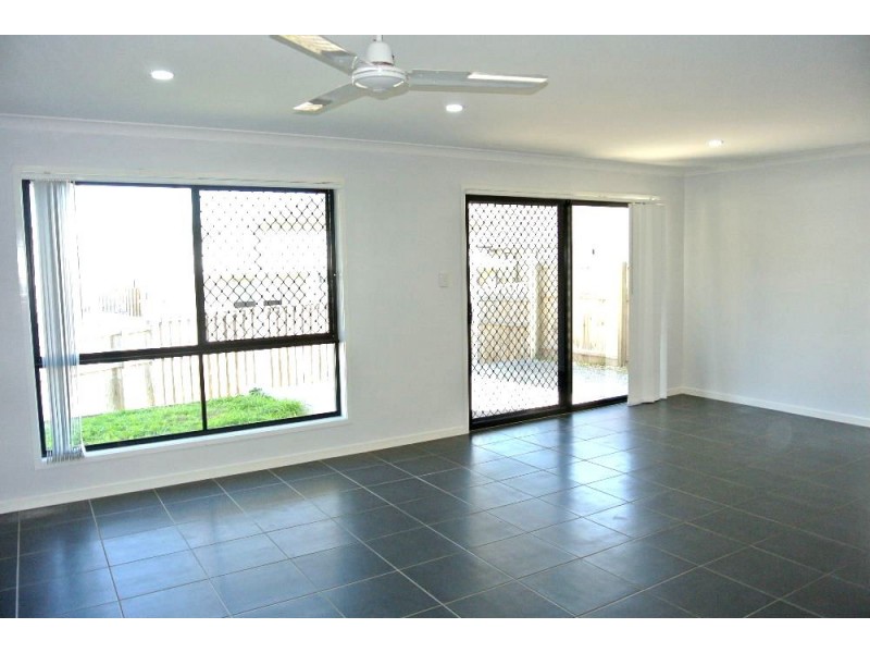 27 Ravensbourne Circuit, Waterford QLD 4133