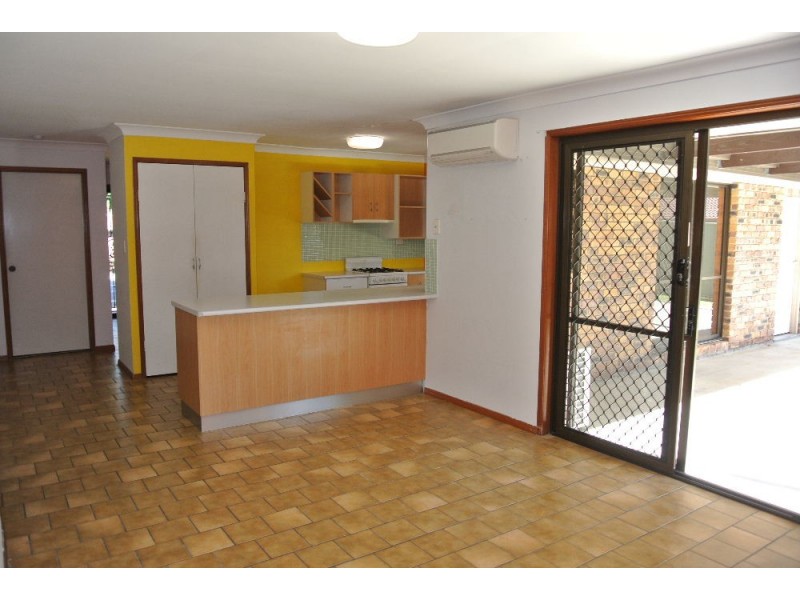 384 Winstanley St, Carindale QLD 4152