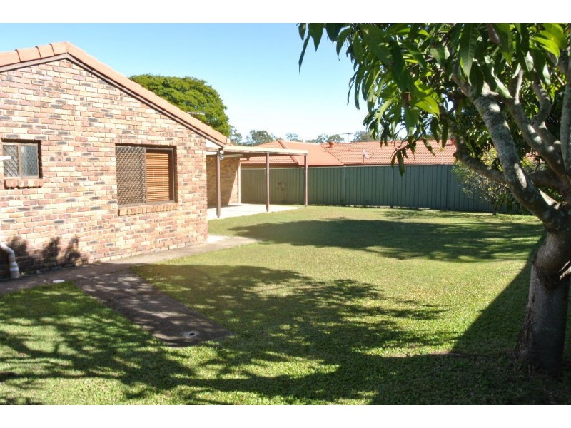 384 Winstanley St, Carindale QLD 4152