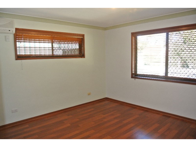 384 Winstanley St, Carindale QLD 4152