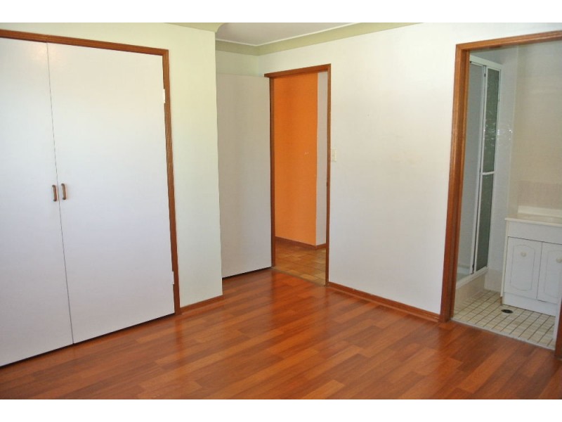 384 Winstanley St, Carindale QLD 4152