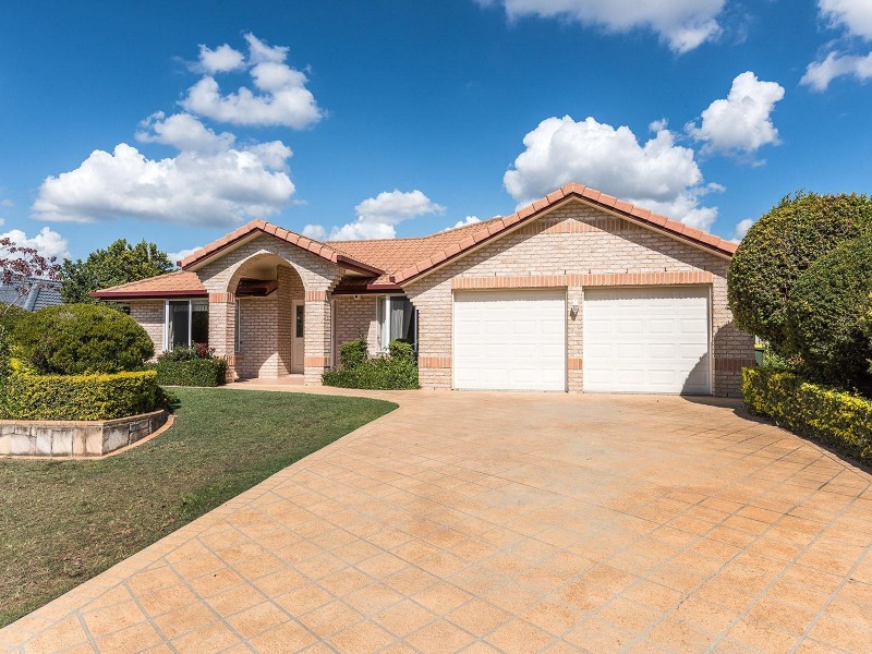 59 Oakley Street, Carindale QLD 4152