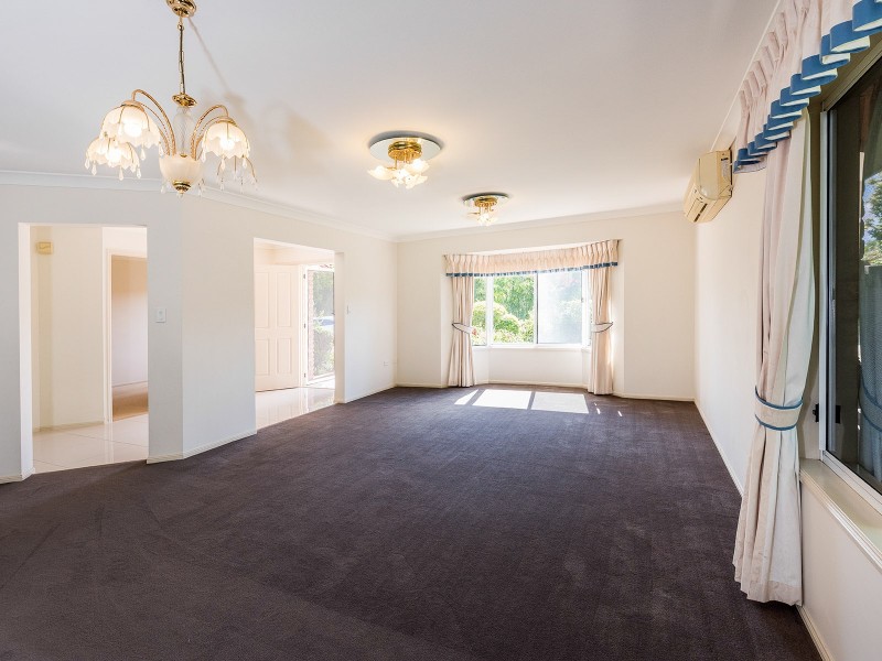 59 Oakley Street, Carindale QLD 4152