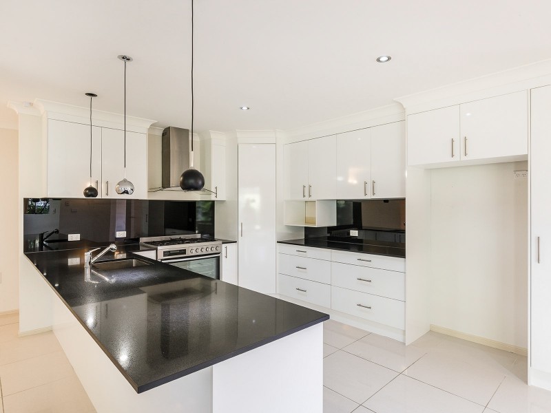 59 Oakley Street, Carindale QLD 4152