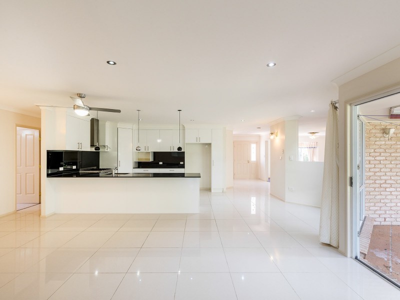 59 Oakley Street, Carindale QLD 4152