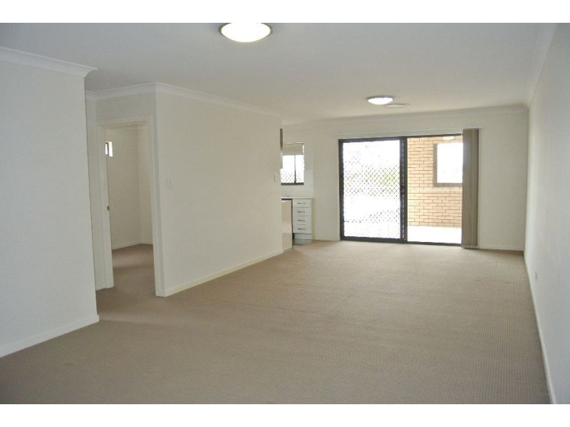 2/24 Dickenson Street, Carina QLD 4152