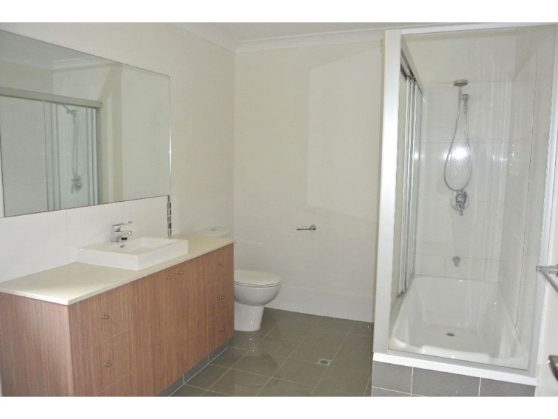 2/24 Dickenson Street, Carina QLD 4152