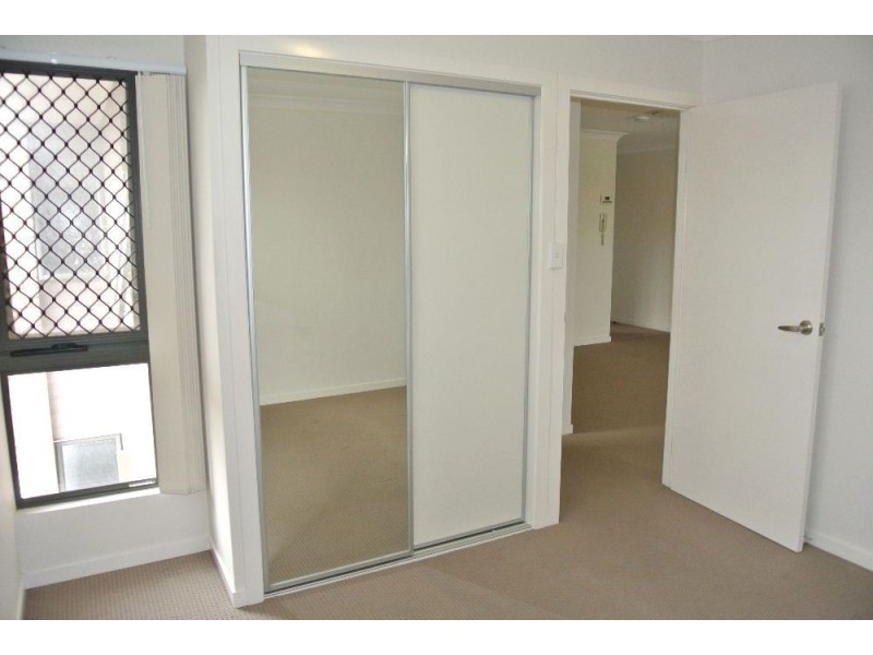 2/24 Dickenson Street, Carina QLD 4152