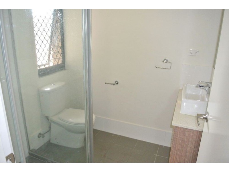 2/24 Dickenson Street, Carina QLD 4152