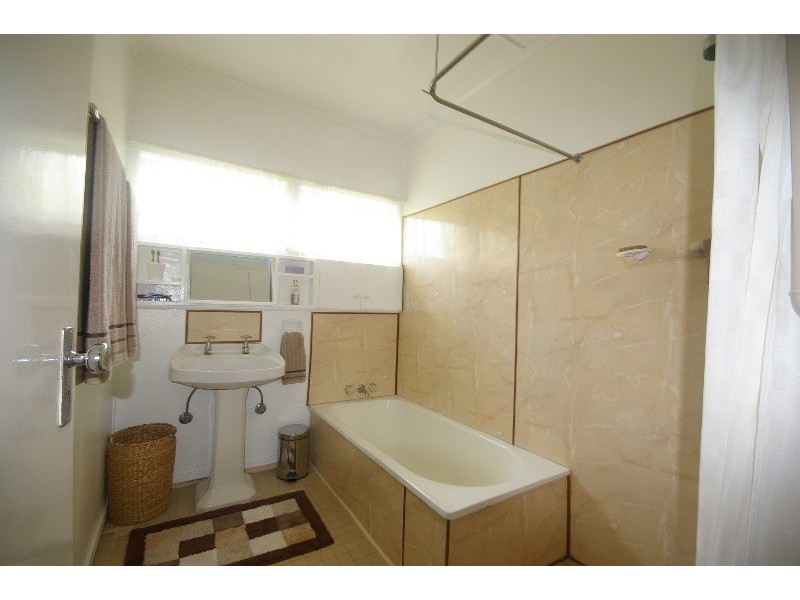 230 Chatsworth Road, Coorparoo QLD 4151