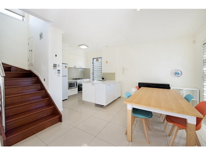 37 Barnes Avenue, Coorparoo QLD 4151