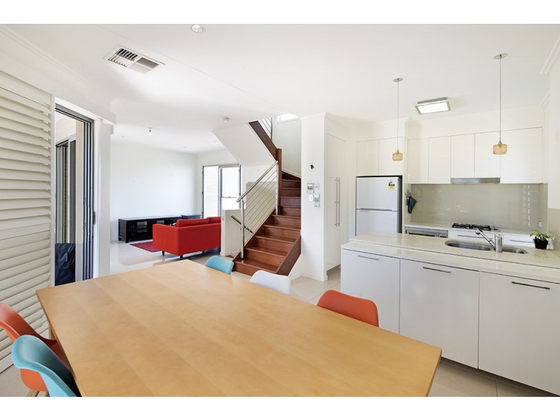 37 Barnes Avenue, Coorparoo QLD 4151