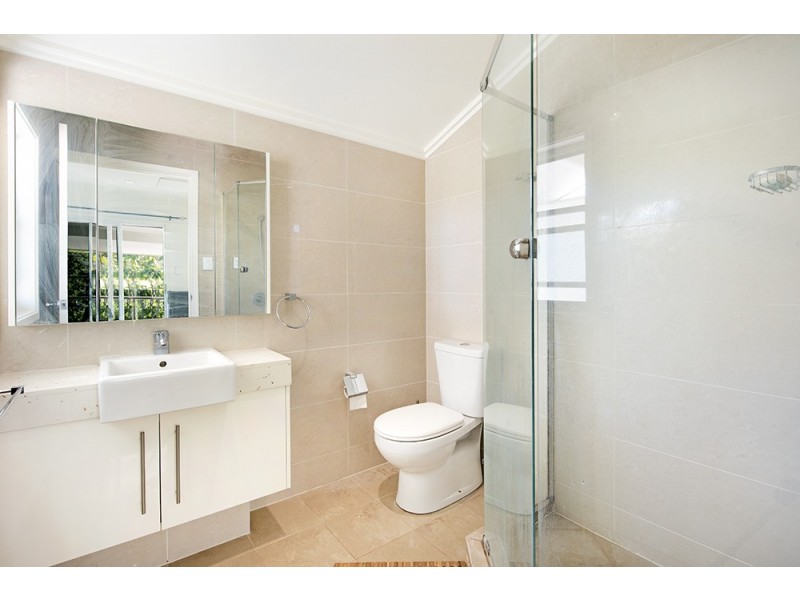 37 Barnes Avenue, Coorparoo QLD 4151