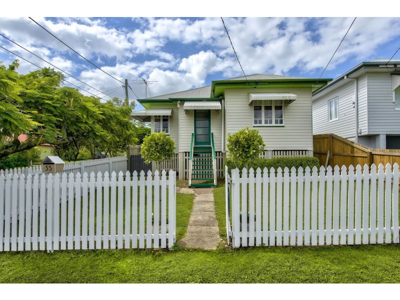 35 The Promenade, Camp Hill QLD 4152