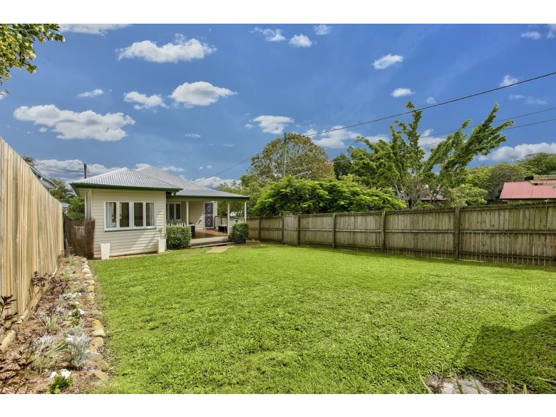 35 The Promenade, Camp Hill QLD 4152