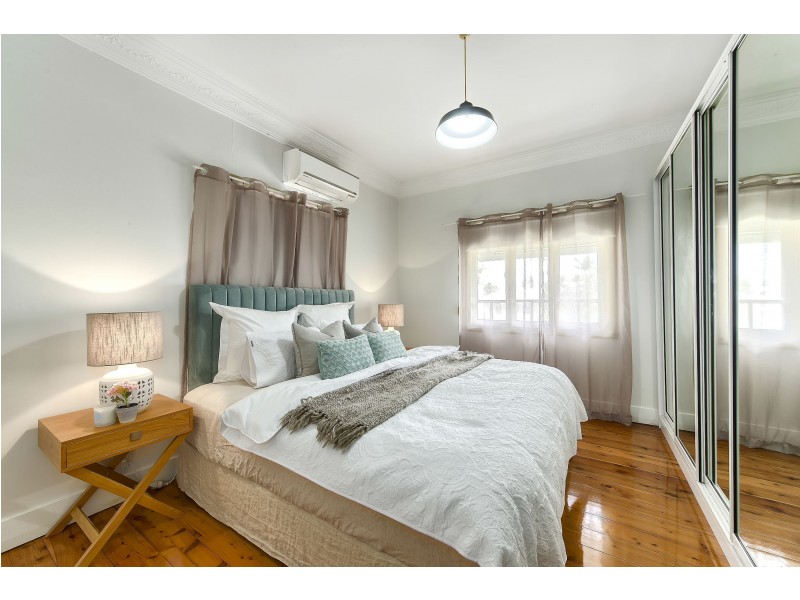 35 The Promenade, Camp Hill QLD 4152