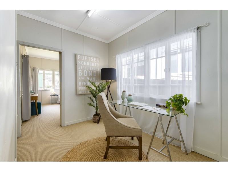 35 The Promenade, Camp Hill QLD 4152