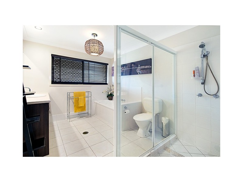 21 Araluen Street, Carindale QLD 4152