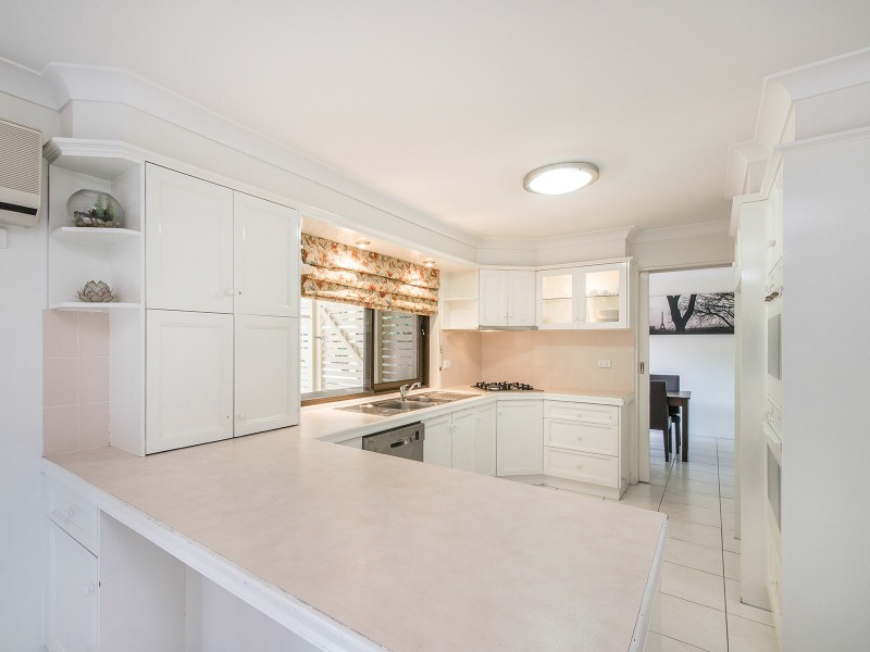 42 Long Street, Camp Hill QLD 4152