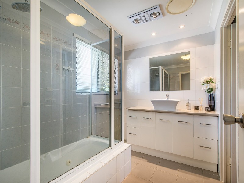 42 Long Street, Camp Hill QLD 4152