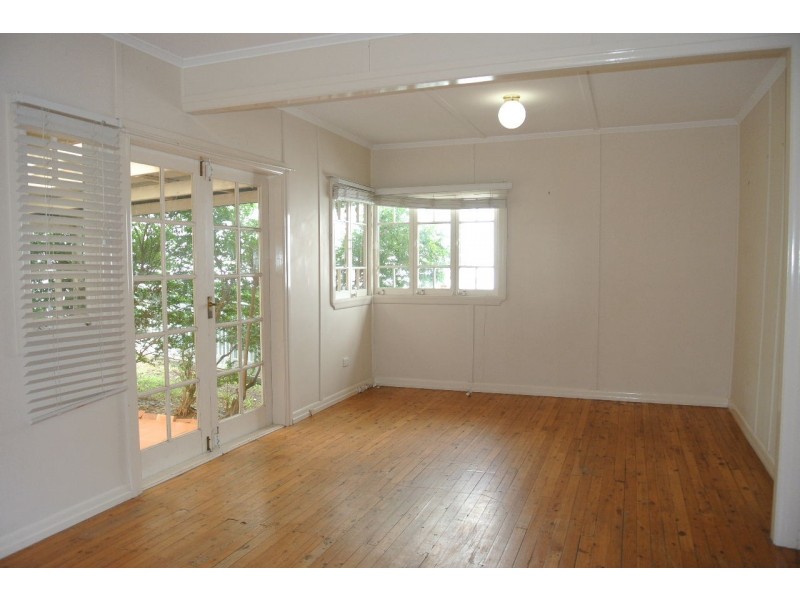 25 The Promenade, Camp Hill QLD 4152