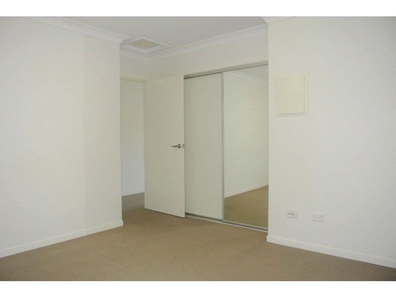 8/24 Dickenson Street, Carina QLD 4152