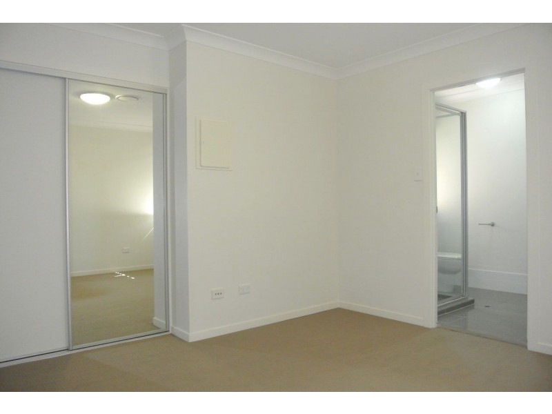 8/24 Dickenson Street, Carina QLD 4152